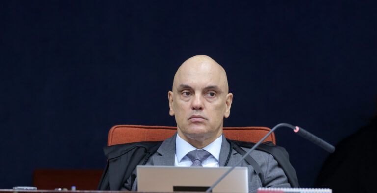 Moraes pede vista e suspende julgamento sobre desoneração de impostos
