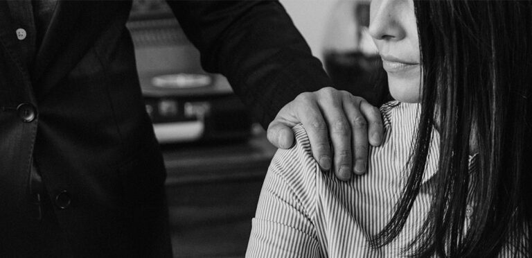 TRT-4 mantém justa causa de mecânico por assédio sexual contra colega de trabalho