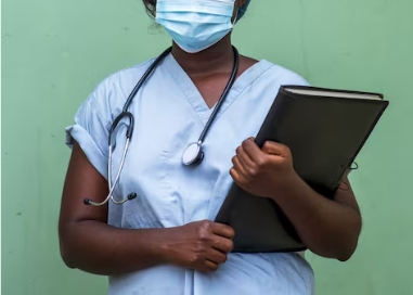 Justiça do Trabalho condena UPA a indenizar R$ 65 mil a técnica de enfermagem por injúria racial e agressão de paciente