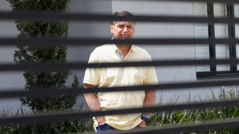 Defesa de Bolsonaro entra com novo recurso no STF contra condenação por trama golpista