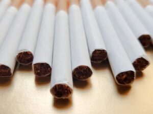 STF volta a suspender julgamento sobre comercialização de cigarros com aditivos após vista de André Mendonça; placar está em 3x3