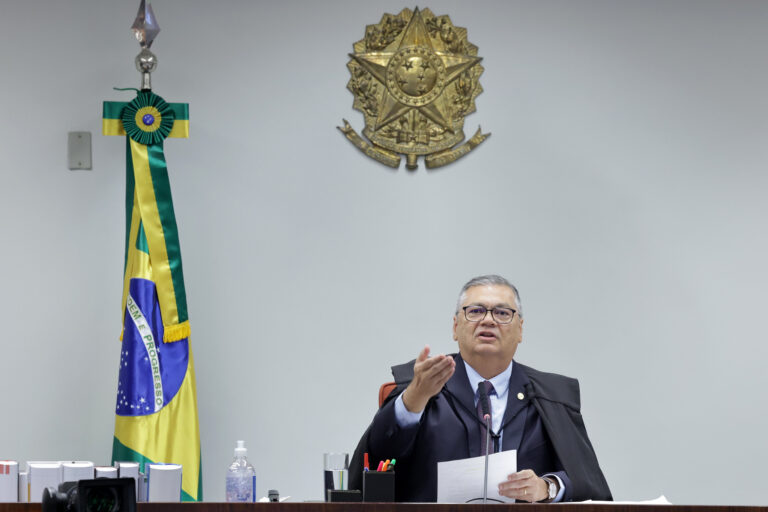 Dino convoca 1ª Turma para validar prisão de Bolsonaro na segunda-feira (24)