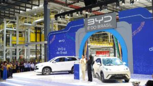 BYD deixa gigantes para trás em ranking de empresas mais buscadas
