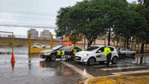 Candidato é pego dirigindo sem CNH ao chegar para fazer prova teórica no DF