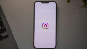 Cansou dos vídeos de IA no Instagram? Veja como ocultar feed do Meta AI