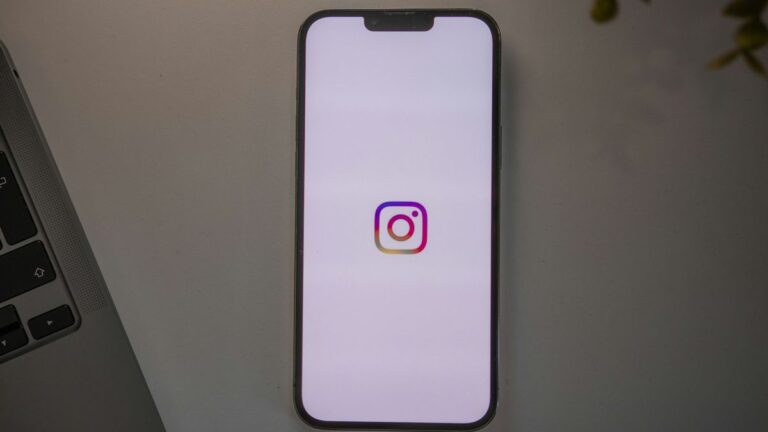 Cansou dos vídeos de IA no Instagram? Veja como ocultar feed do Meta AI
