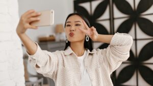 China proíbe influencer de falar sobre temas de "alto nível técnico" sem diploma