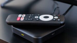 Comprar TV Box pirata é crime? Entenda os riscos que você está correndo