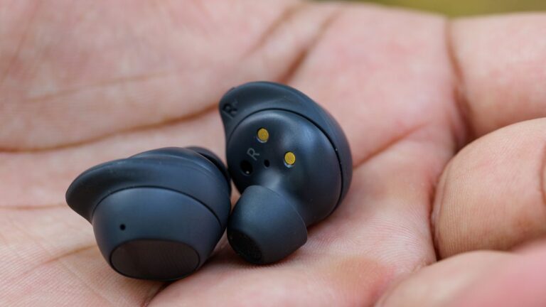 Fone sem fio da Samsung está com preço no chão; veja o desconto do Mercado Livre