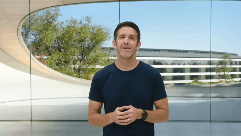 John Ternus: quem é o possível sucessor de Tim Cook como CEO da Apple?