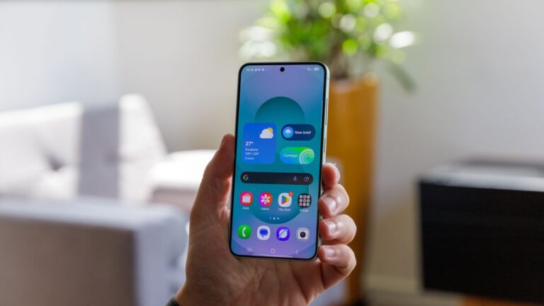 Magalu faz queima de Galaxy S25; celular do ano com desconto e parcelado