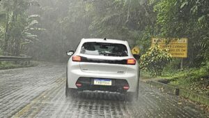 Novos híbridos da Peugeot dão show de eficiência em Rally urbano