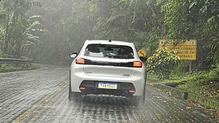 Novos híbridos da Peugeot dão show de eficiência em Rally urbano