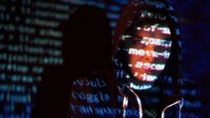 O que é um ciberataque "living off the land"?