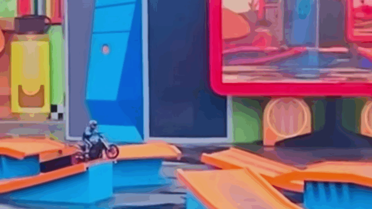 Piloto morre após acidente em show de manobras radicais no Beto Carrero World