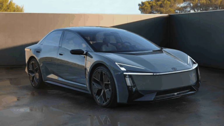 Toyota se rende à eletrificação total em seu maior ícone: o Corolla