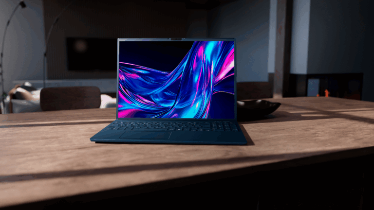 VAIO e Positivo celebram 10 anos com novo notebook Copilot+ PC FE16