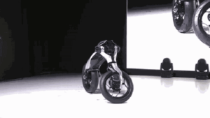 Yamaha apresenta moto que se equilibra sozinha e não deixa o piloto cair