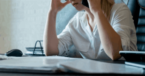 Advogada será indenizada em R$ 111 mil após desenvolver síndrome de burnout por assédio moral no trabalho