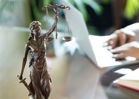 TJ-DFT condena advogado a pagar 10 salários mínimos por usar jurisprudência falsa em ação: “desrespeito ao Poder Judiciário”