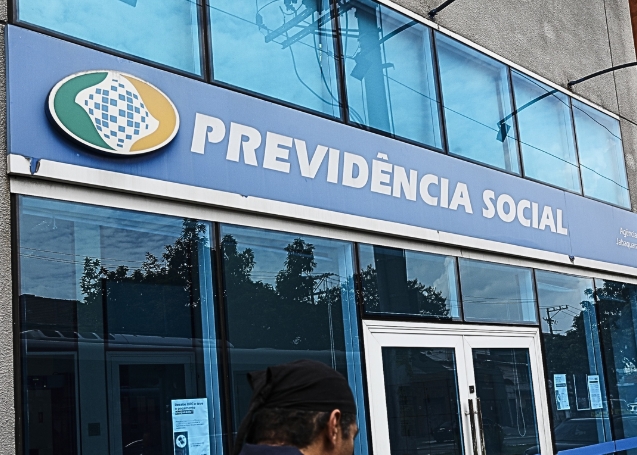 AGU protocola 14 ações contra descontos irregulares em benefícios do INSS
