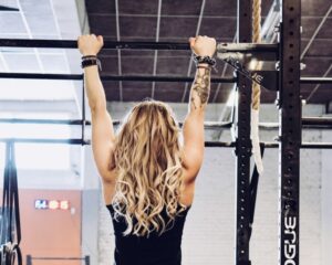 TJ-AM valida lei estadual e anula exigência de barra fixa para mulheres em concurso municipal