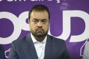 Ministra do TSE vota pela cassação do governador Cláudio Castro; em seguida, julgamento foi suspenso por pedido de vista