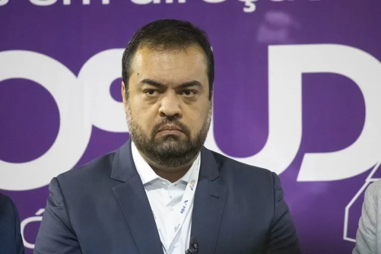 Ministra do TSE vota pela cassação do governador Cláudio Castro; em seguida, julgamento foi suspenso por pedido de vista