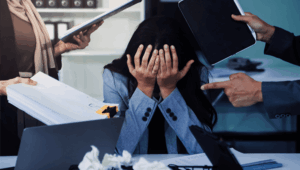 TRT-10 reconhece assédio moral, doença ocupacional e dispensa discriminatória de ex-funcionária da Cooperforte