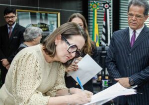 “Não há impedimento legal”: TRT de SP promove juíza que se formará médica e cumpriu internato no horário do expediente forense