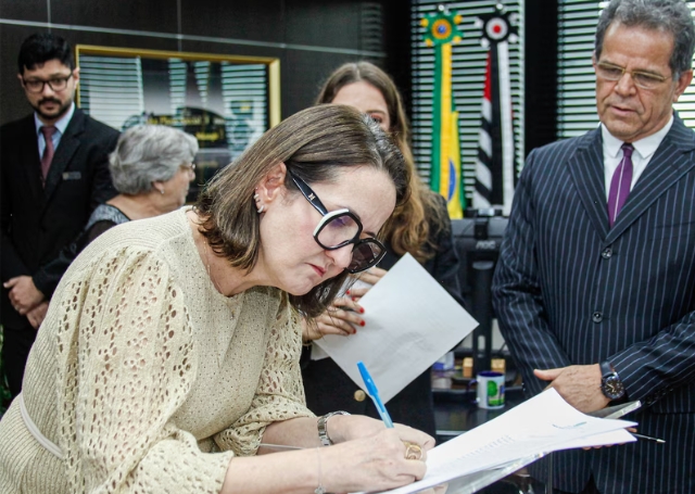 “Não há impedimento legal”: TRT de SP promove juíza que se formará médica e cumpriu internato no horário do expediente forense