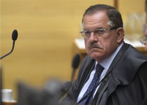 Juiz que já rejeitou pedido de retratação de sentença não pode reconsiderar decisão, decide STJ