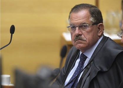 Juiz que já rejeitou pedido de retratação de sentença não pode reconsiderar decisão, decide STJ