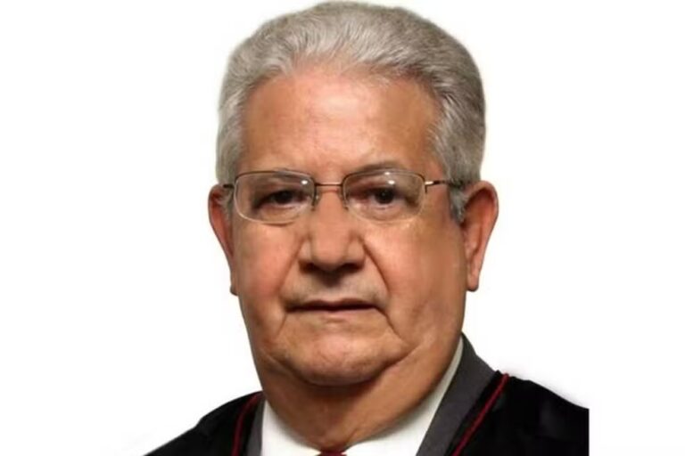 Justiça de MS condena desembargador aposentado a devolver R$ 25,5 milhões por liberação irregular de precatório