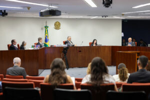 Primeira Turma do STF julga prisão preventiva de Bolsonaro; análise ocorre em plenário virtual