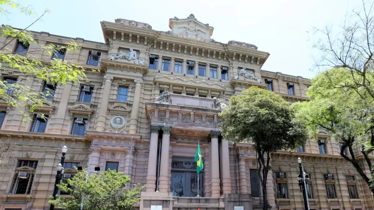 TJ-SP aplica lei mais benéfica a réus condenados por estelionato cometido contra idosos