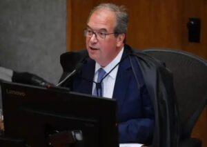 Cabe à vara de infância e juventude decidir sobre autorização para viagem ao exterior, decide STJ