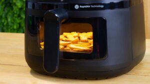 5 eletros multifuncionais que economizam dinheiro e espaço na cozinha