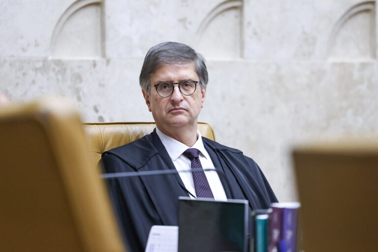 Lula assina decreto e reconduz Paulo Gonet à chefia da PGR por mais dois anos