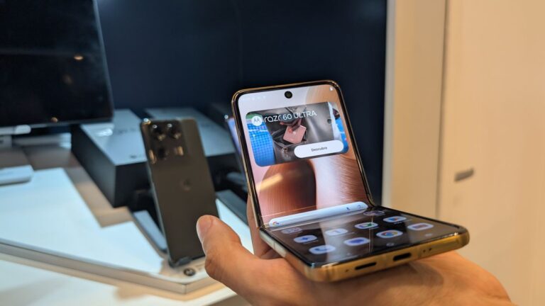 Amazon faz queima de celular dobrável da Motorola: Razr 60 por menos de R$ 2.900