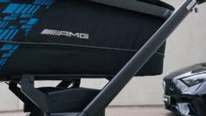 Carrinho de bebê da Mercedes tem versão off-road e preço de moto elétrica