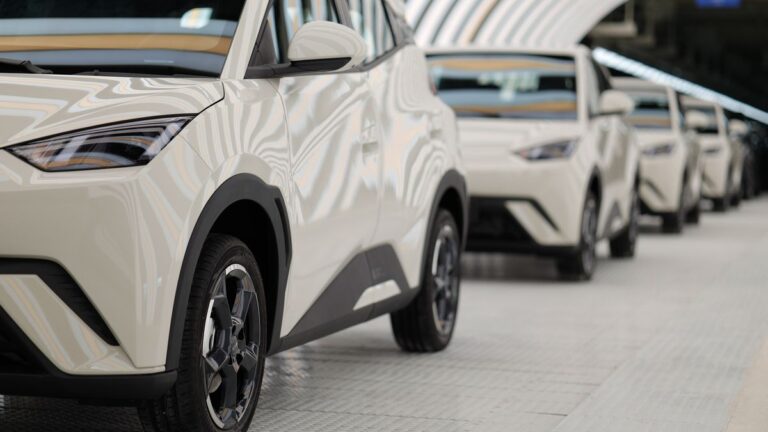 Carros elétricos crescem no Brasil com foco em custo e tecnologia