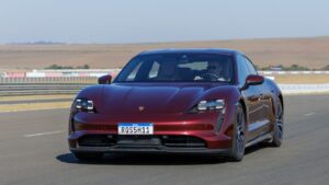 Carros elétricos da Porsche podem ter câmbio "manual" para agradar aos puristas