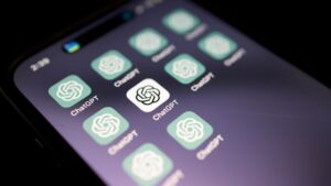 ChatGPT atualiza regras para lidar com adolescentes; veja o que muda