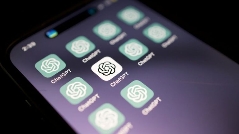 ChatGPT atualiza regras para lidar com adolescentes; veja o que muda