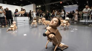 Esses robôs com rostos de famosos parecem ter saído de um pesadelo; veja o vídeo