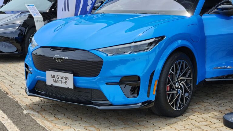 Ford vai passar a cobrar por "buraco" frontal no Mustang Mach-E