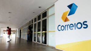 Funcionários dos Correios entram em greve em 9 estados