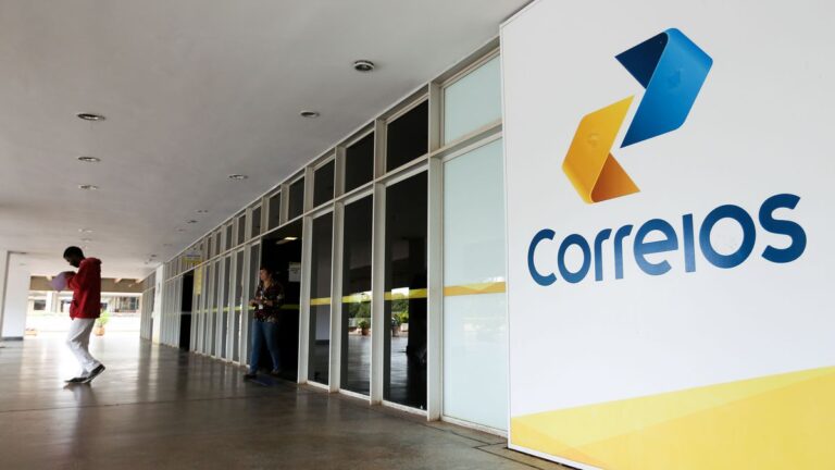 Funcionários dos Correios entram em greve em 9 estados