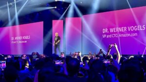 IA não vai substituir desenvolvedores, mas mudará o trabalho, diz CTO da Amazon